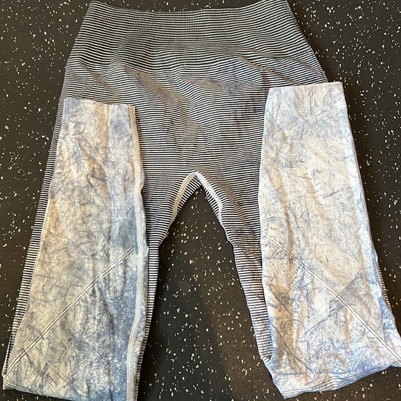 Lululemon Leggings Size 4 - Picture 3 of 4